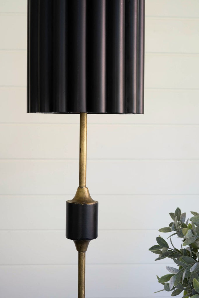 ANTIQUE GOLD TABLE LAMP WITH FLUTED BLACK METAL SHADE-Fiore Verde